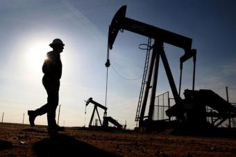 Нафта почала дешевшати