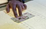 НБУ начал печатать деньги из льна