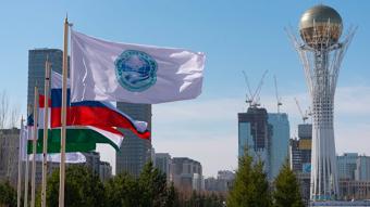 Кремлю саммит ШОС интереснее выступления Коми в сенате, заявил Песков