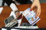 В правительстве Казахстана обсудили повышение зарплат депутатов, военных и полиции