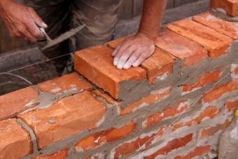 Яценюк розпорядився створити будівельні батальйони