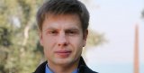 Мітингувальники закидали яйцями депутата Гончаренка під Верховною Радою