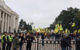 Поліція тимчасово оточила будівлю Верховної Ради парканом і металодетекторами