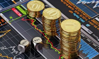 Российский рынок акций открылся снижением индексов на фоне ожидания санкций