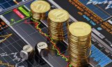 Российский рынок акций открылся снижением индексов на фоне ожидания санкций