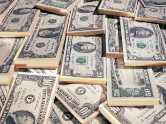 Международные резервы РФ в апреле сократились на $360 млн