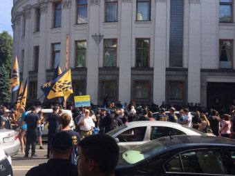 Активісти перекрили всі виходи з ВР, поліція - Грушевського