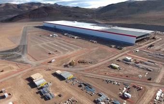 На заводе Tesla в США произошла утечка химикатов