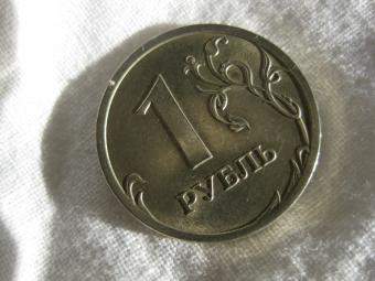 Українським банкам заборонили проводити операції в російських рублях