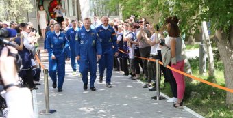 Россия запустила ракету Союз с экипажем для МКС