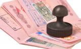 Черга в візових центрах продають за 2500 грн