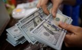 Украинцы в мае продали рекордный объем валюты