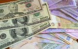 Гривня продовжує зниження на відкритті міжбанку