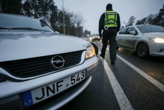 Спикер Рады подписал законы о новых штрафах и растаможке автомобилей на еврономерах