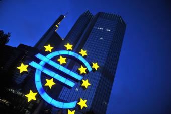 ВВП еврозоны в IV квартале вырос в годовом выражении на 0,9%