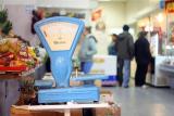 Украинцев массово обвешивают на рынках: что делать