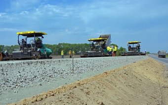 Стала відома вартість проїзду по першій платній дорозі в Україні