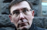 Луценко напал с топором на активистов, пикетирующих его дом