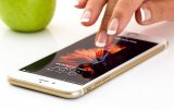 Гройсман анонсировал запуск в Украине цифровой подписи в паспортах и мобильных