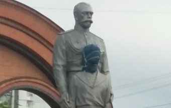 Житель Новосибірська намагався &laquo;зарубати&raquo; пам&rsquo;ятник Миколі II