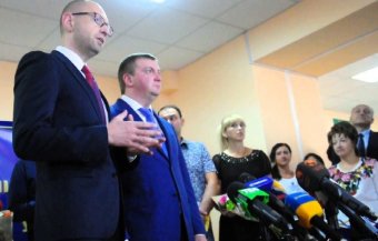 «Відмито» близько 450 млн грн: Суд зобов’язав НАБУ відкрити справу на Яценюка з Петренком