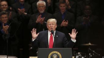 Президент Трамп почтил ветеранов и обрушился с критикой на СМИ