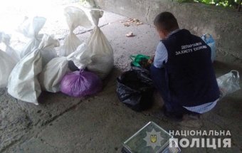 У Рівненській області поліція вилучила 200 кг бурштину