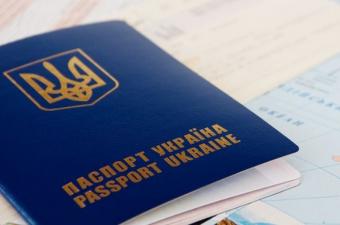 Президент подписал закон о биометрических загранпаспортах