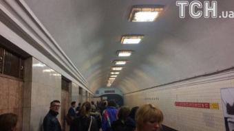 В киевском метро на ходу задымился поезд