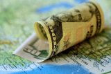 Гривня на міжбанку продовжує зміцнюватися