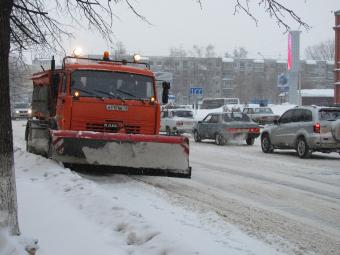 Понад 200 одиниць снігоприбиральної техніки задіяно для прибирання снігу в Києві