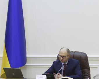 А.Яценюк сподівається, що черговий транш МВФ допоможе НБУ втримати валютно-курсову стабільність