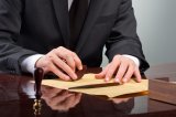 Оклад госслужащих будет составлять половину их зарплаты