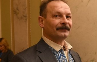 Нардепа від БПП Барну закидали яйцями під Радою