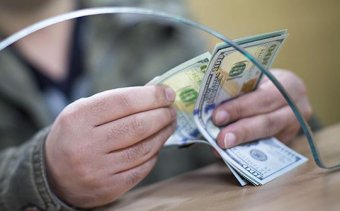 Міжбанк відкрився знеціненням долара