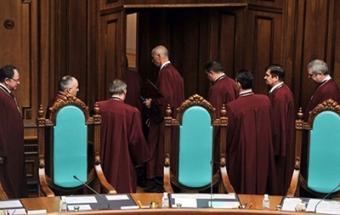 КС признал конституционным проект судебной реформы Порошенко