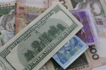 Долар на міжбанку почав рости