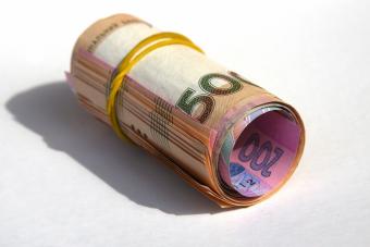 Средняя зарплата в Украине в июне выросла на 257 грн.