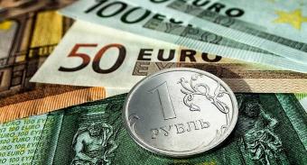 Аналитики ждут от рубля и рынка акций небольшого роста вслед за нефтью