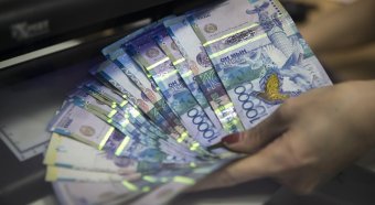 У Нацбанку Казахстану пояснили різке ослаблення тенге